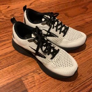 Woman's Brooks Sneakers